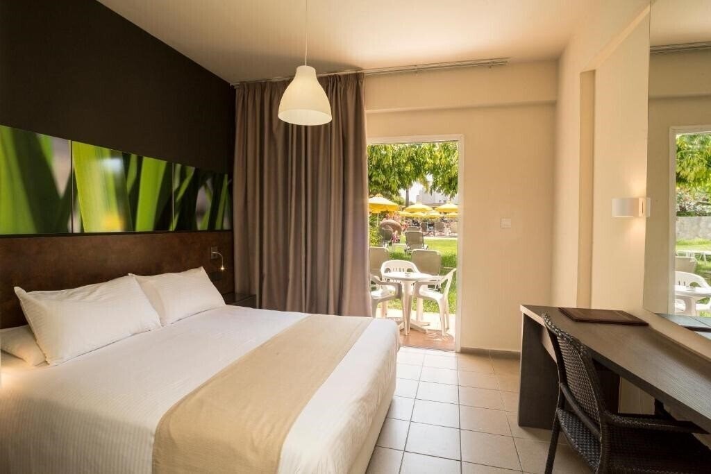 Фото Mayfair Gardens 3*