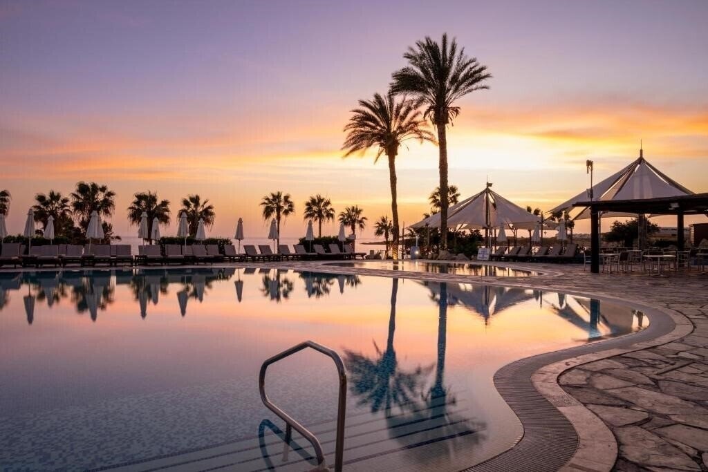 Фото Coral Beach Hotel & Resort 5*