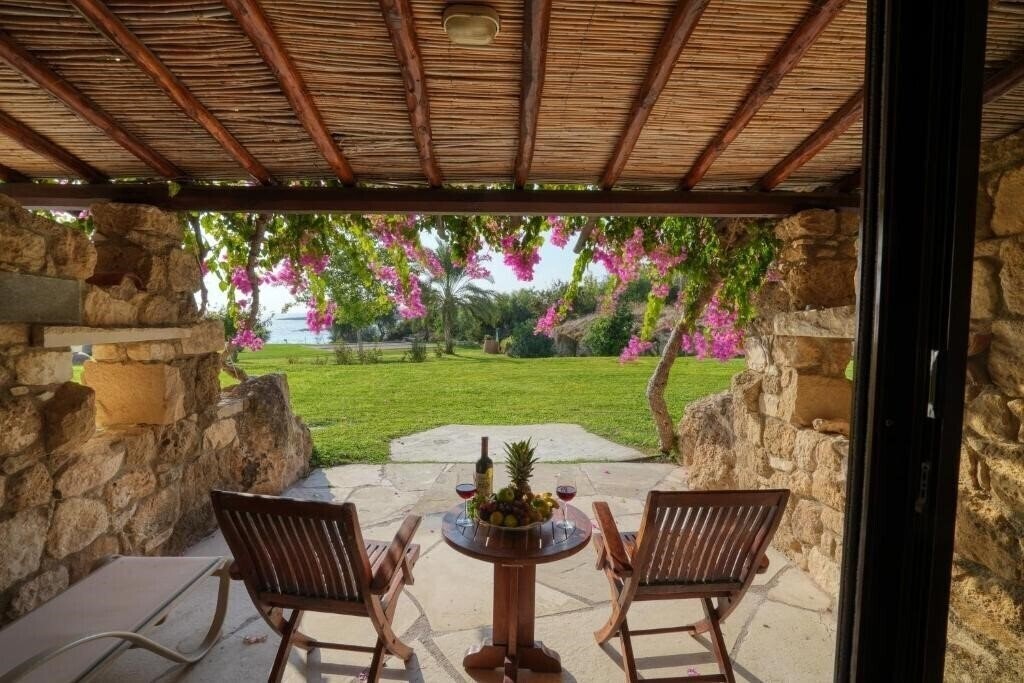 Картинка Coral Beach Hotel & Resort 5*