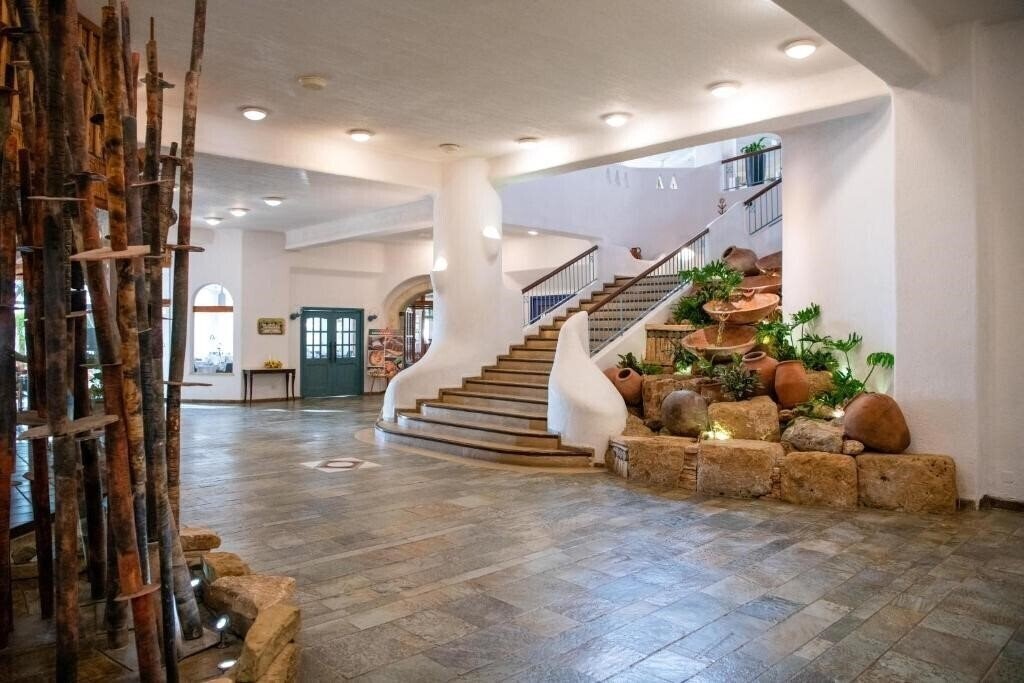Картинка Coral Beach Hotel & Resort 5*