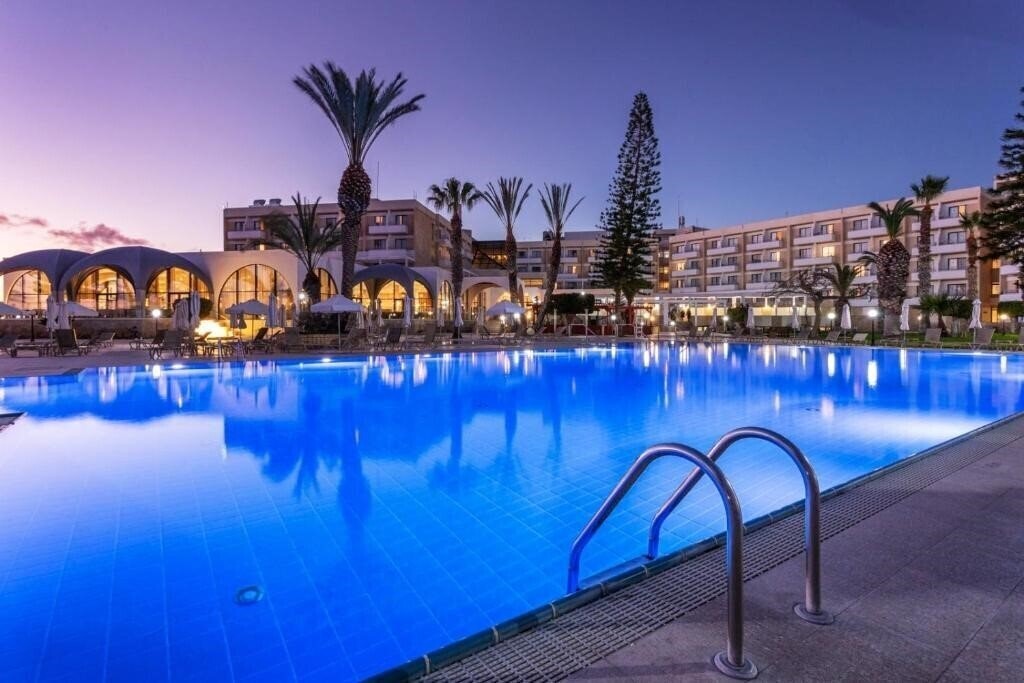 Отель Louis Phaethon Beach 4*