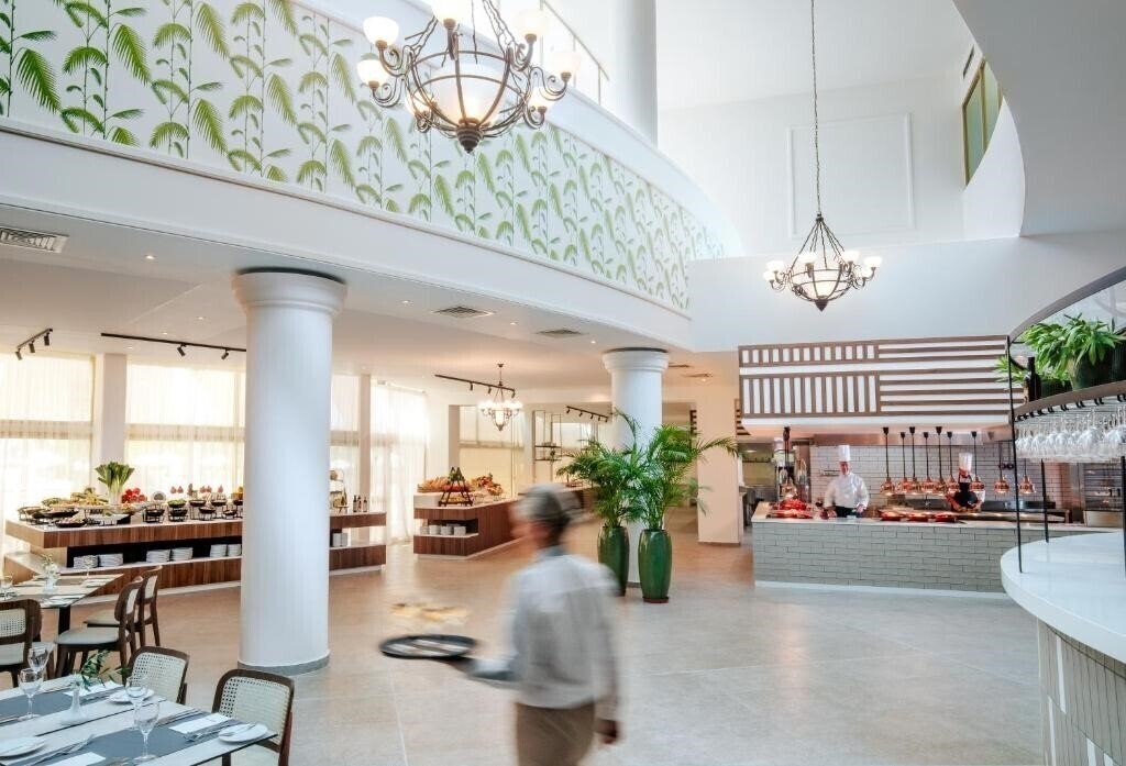 Фотография Imperial Island Resort by Louis (ex. Louis Imperial Hotel) 4*