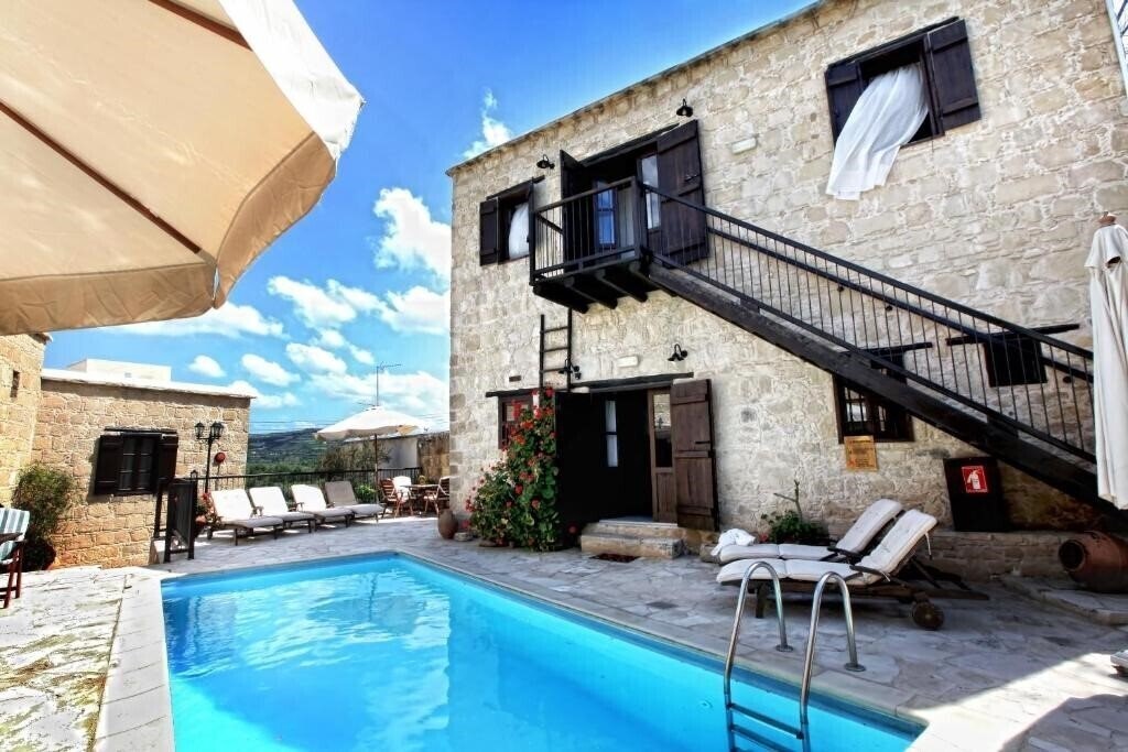 Отель Leonidas Village Houses 3*