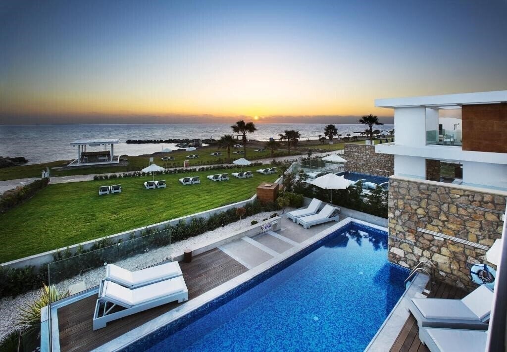 Отель Paradise Cove Luxurious Beach Villas 4*