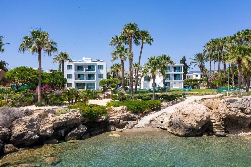 Отель Rododafni Beach Apartments & Rododafni Holiday Villas 3*