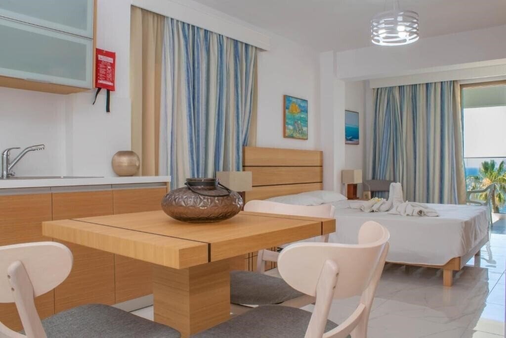 Изображение Rododafni Beach Apartments & Rododafni Holiday Villas 3*