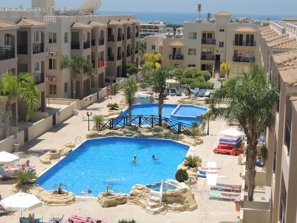 Отель Royal Sea Crest 3*
