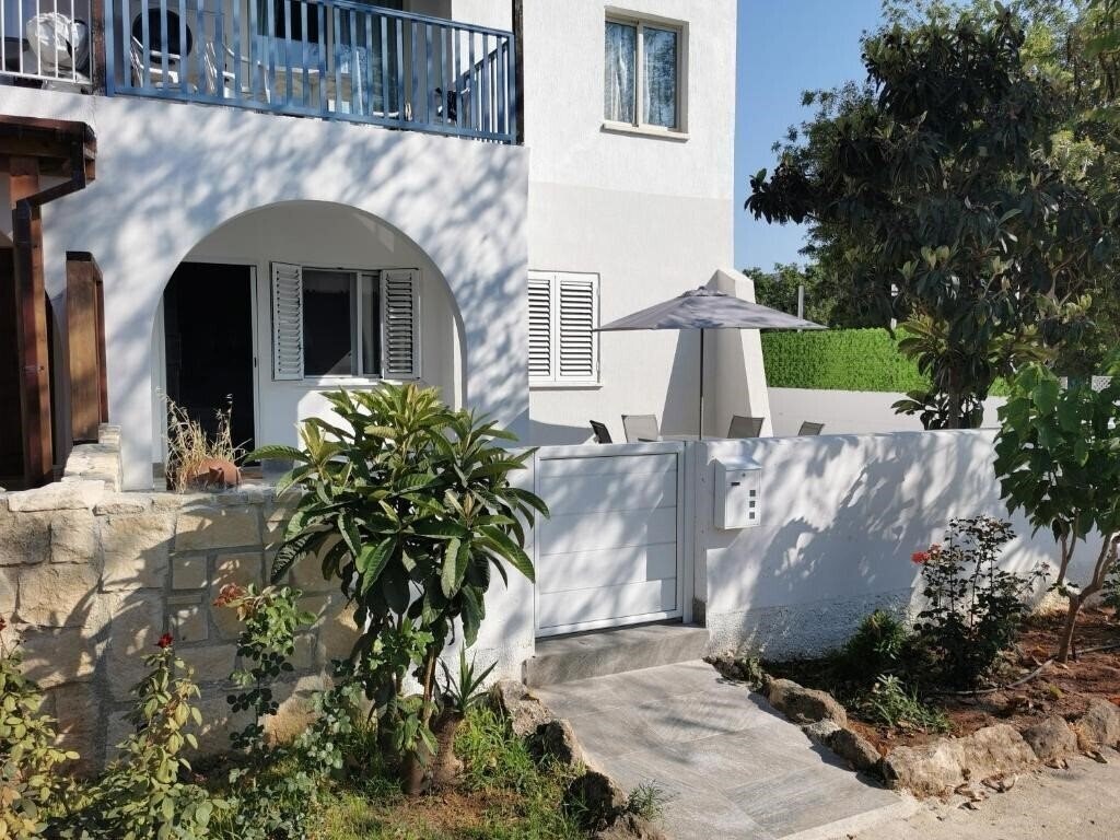 Готель Paphos Gardens Apartments 4*