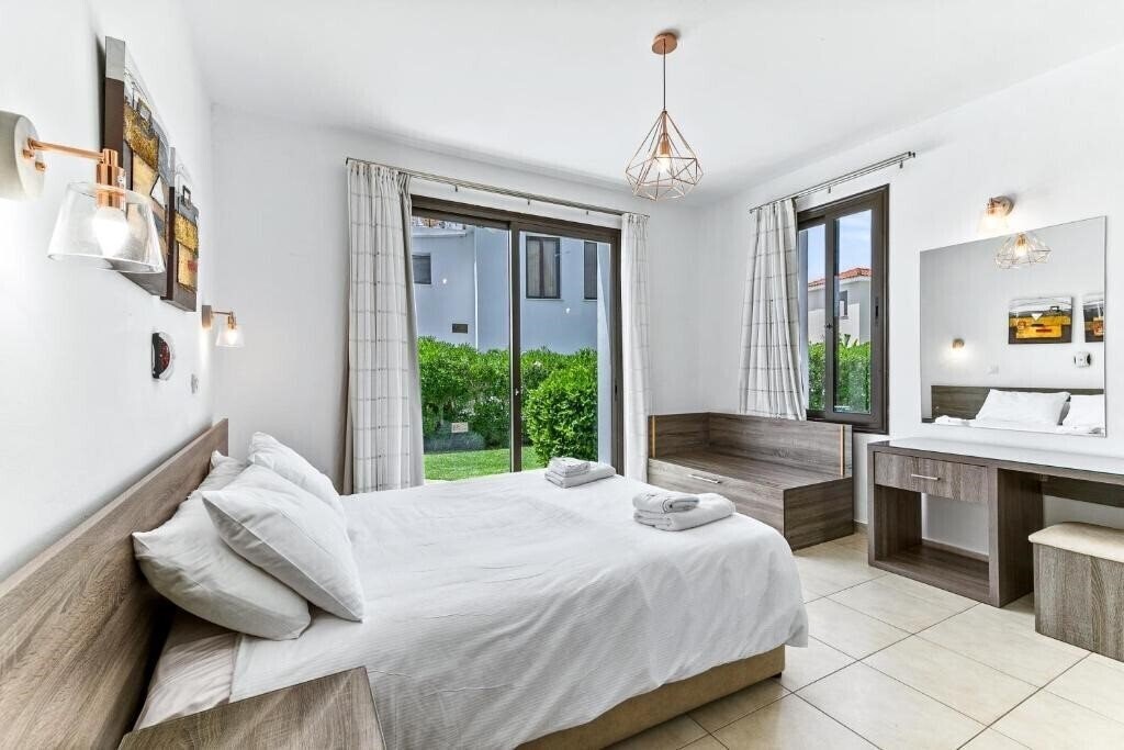 Картинка Platzia Beach Villas 4*