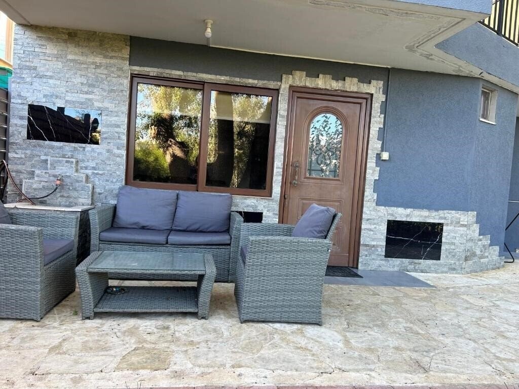 Отель Apartment With Garden 2*