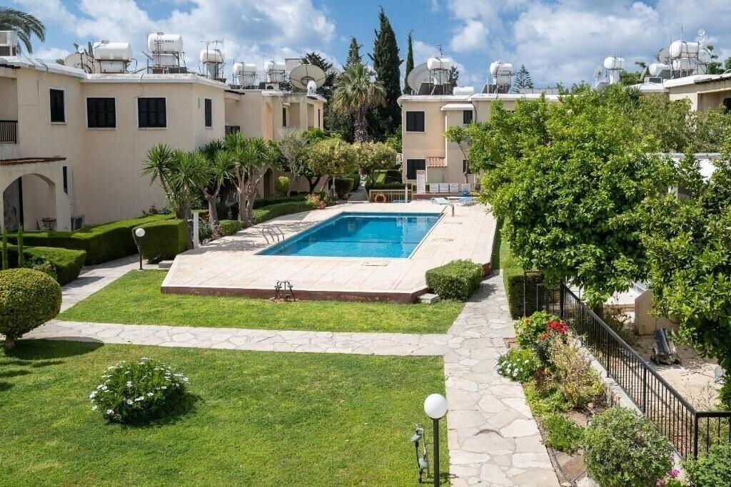 Отель Dalia Seaside 2 Bedroom Apartment with Pool & Garden 2*