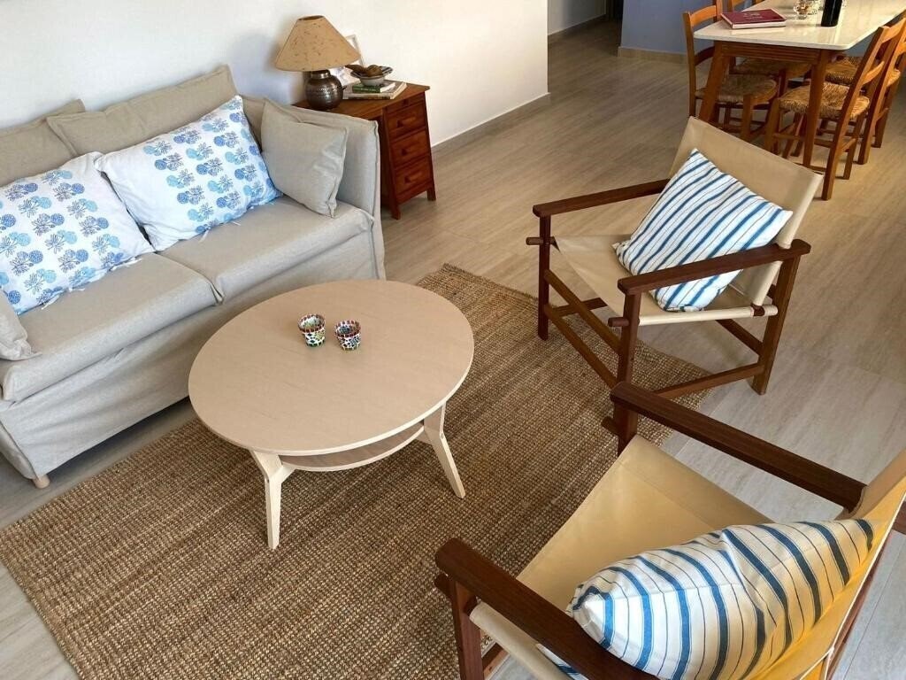 Отель Shades of Blue Apartment. 2*