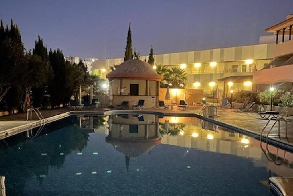 Отель 2 Bed Townhouse Sleeps 4 - Pool - Patio & Balcony 3*