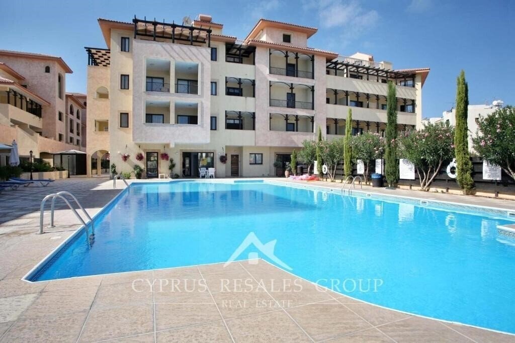 Отель Queens Gardens Suite by The Sea, Pool & Mall 2*