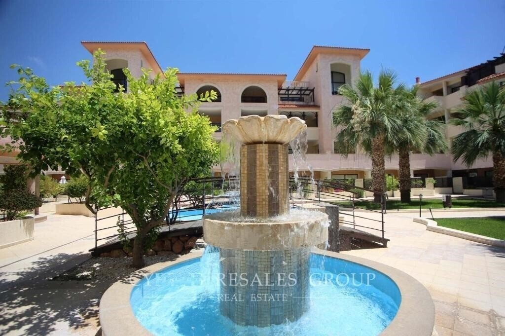 Фотография Queens Gardens Suite by The Sea, Pool & Mall 2*