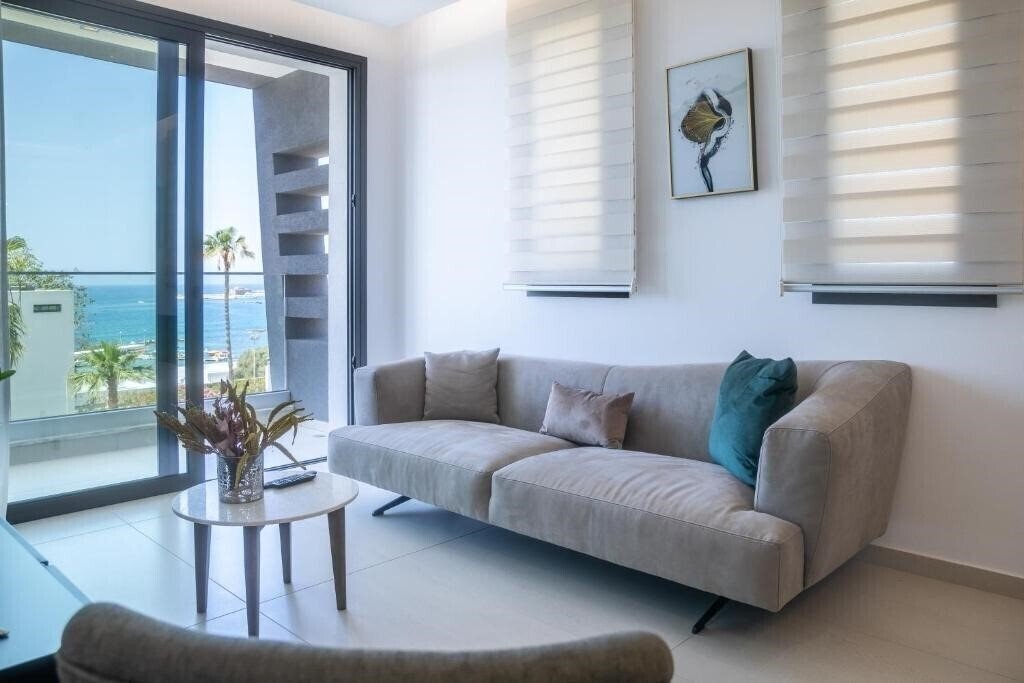 Картинка Waterside Sea View Apartments 2*
