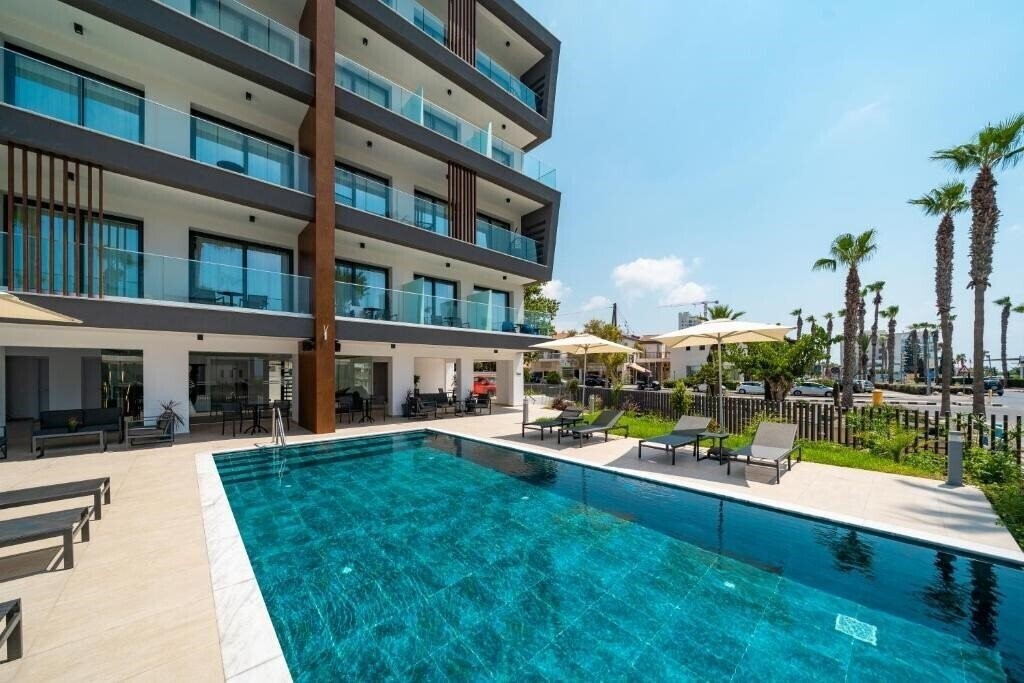Готель Waterside Sea View Apartments 2*
