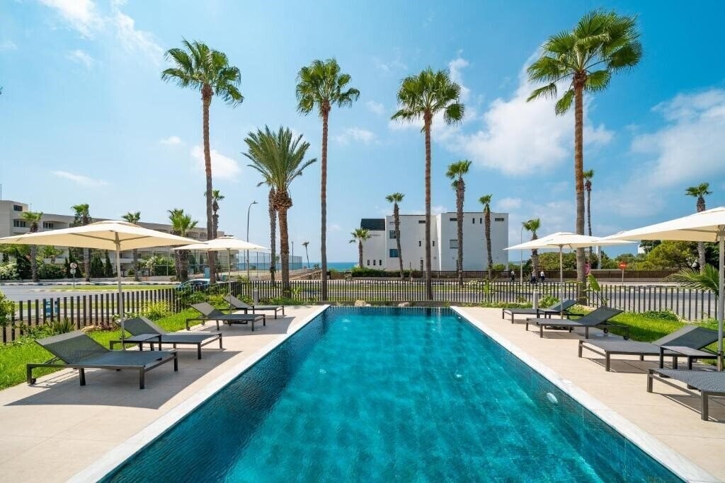 Фотографія Waterside Sea View Apartments 2*
