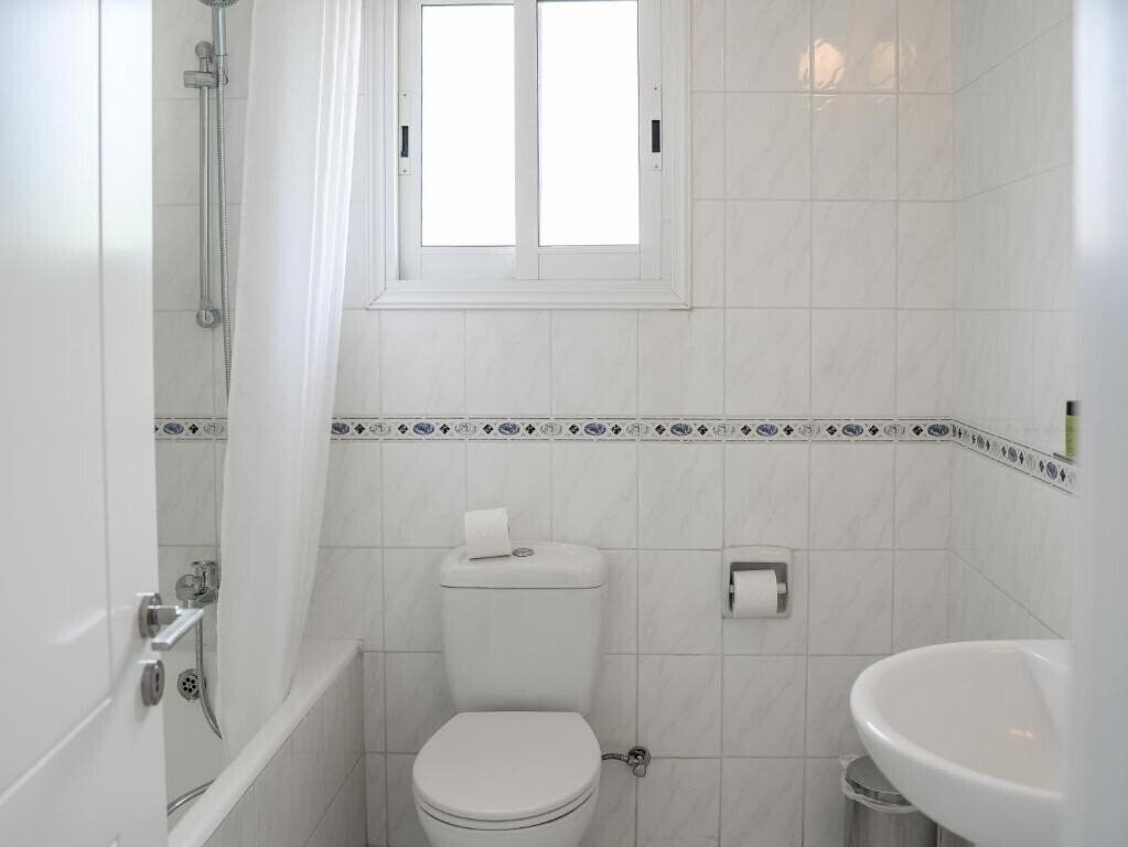 Фотографія Resitour - Limnaria Gardens Apartments 2*