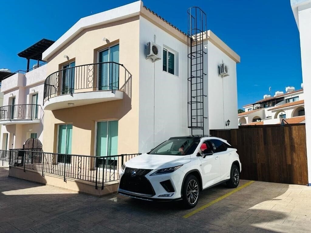 Готель Three Bedroom Casa de Paphos 3*