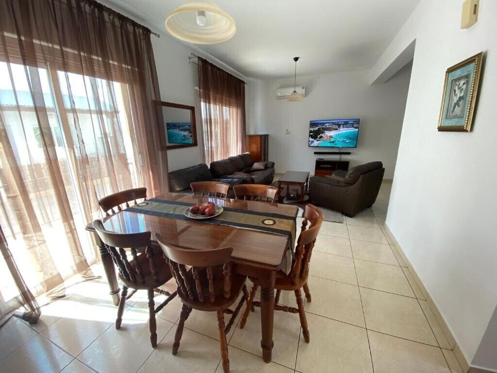 Фотографія Three Bedroom Casa de Paphos 3*