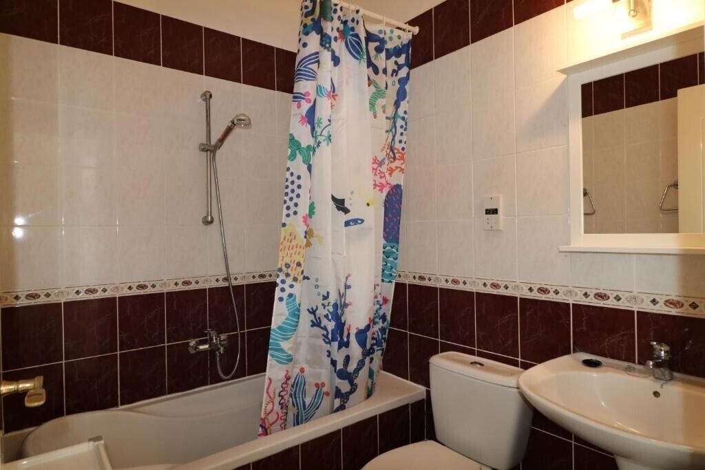 Фотографія Cyking 2 Bed Apartment with Pool & 10 Min to Beach 3*