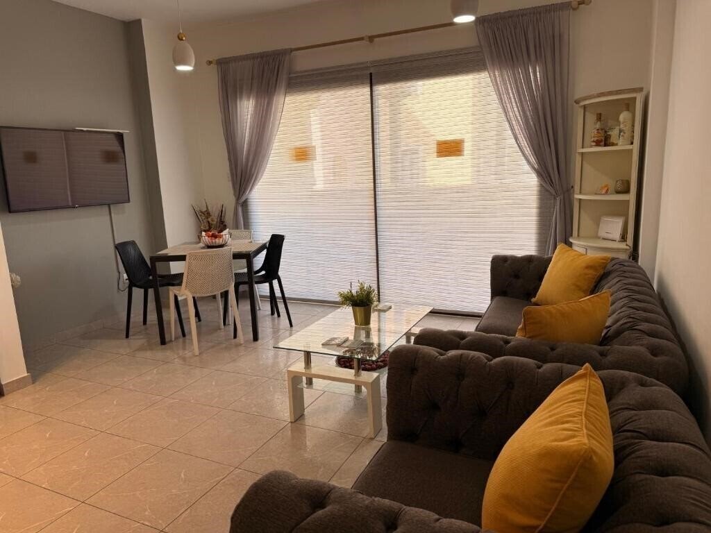 Картинка Queens Gardens - Kato Paphos Next To Kings Ave Mall by Yiota 3*
