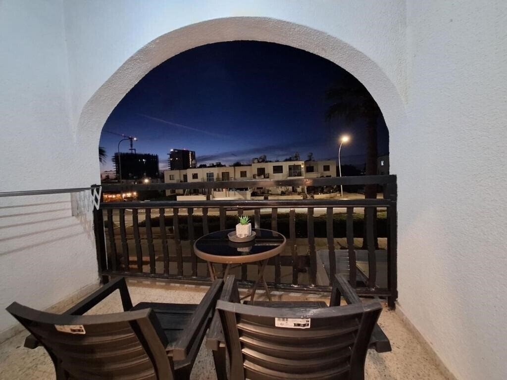Готель Kato Paphos Apt 400m To The Beach 3*