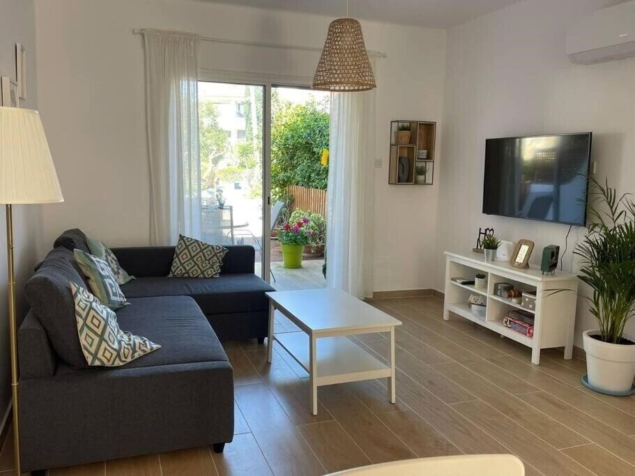 Отель Rachel Suite by The Pool Paphos 2*