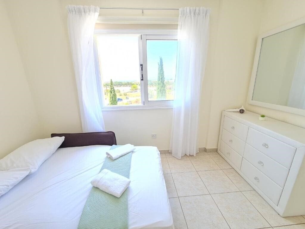 Фото Stunning Views Apartment With Pool 4*