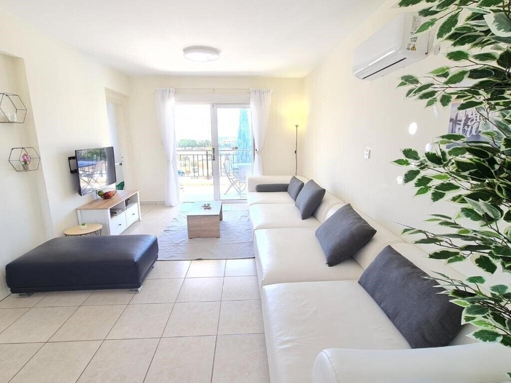 Картинка Stunning Views Apartment With Pool 4*