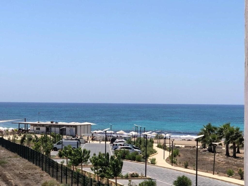 Отель Lighthouse Beach - 3BR Seafront Apt 50m to Beach with Sea Views - Sleeps 6 апартаменты