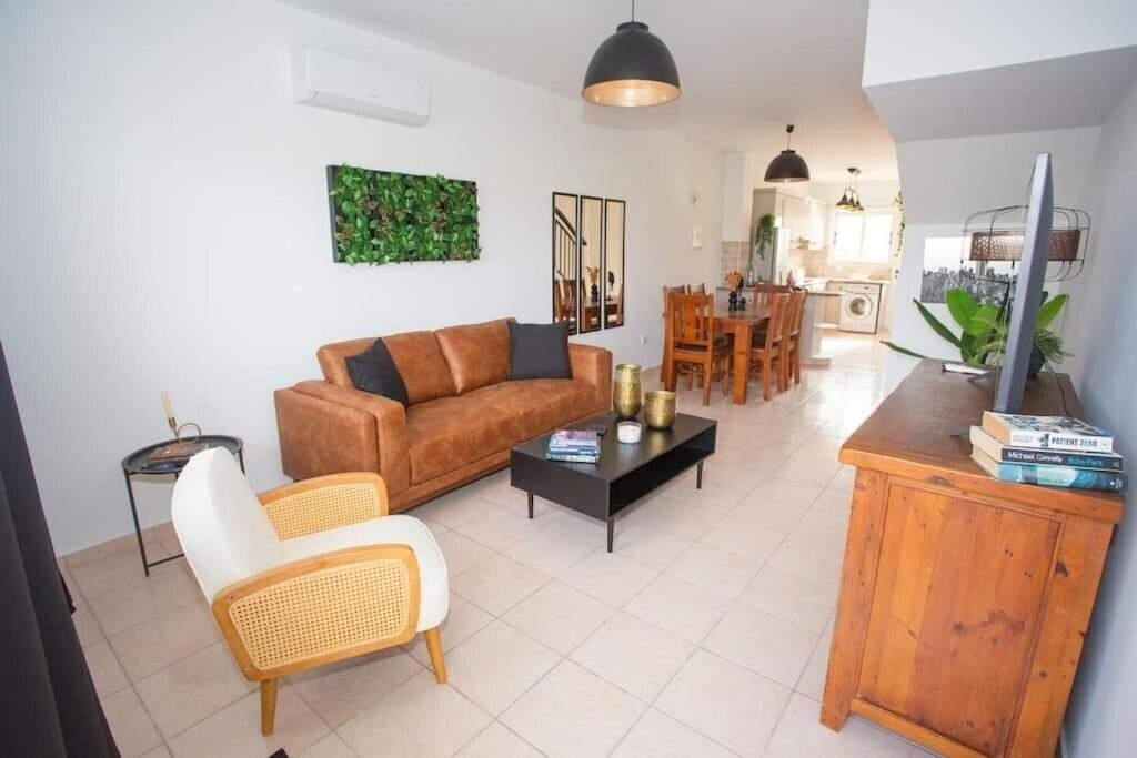 Отель Estea - Olympias Skyview Townhouse With A Pool 3*