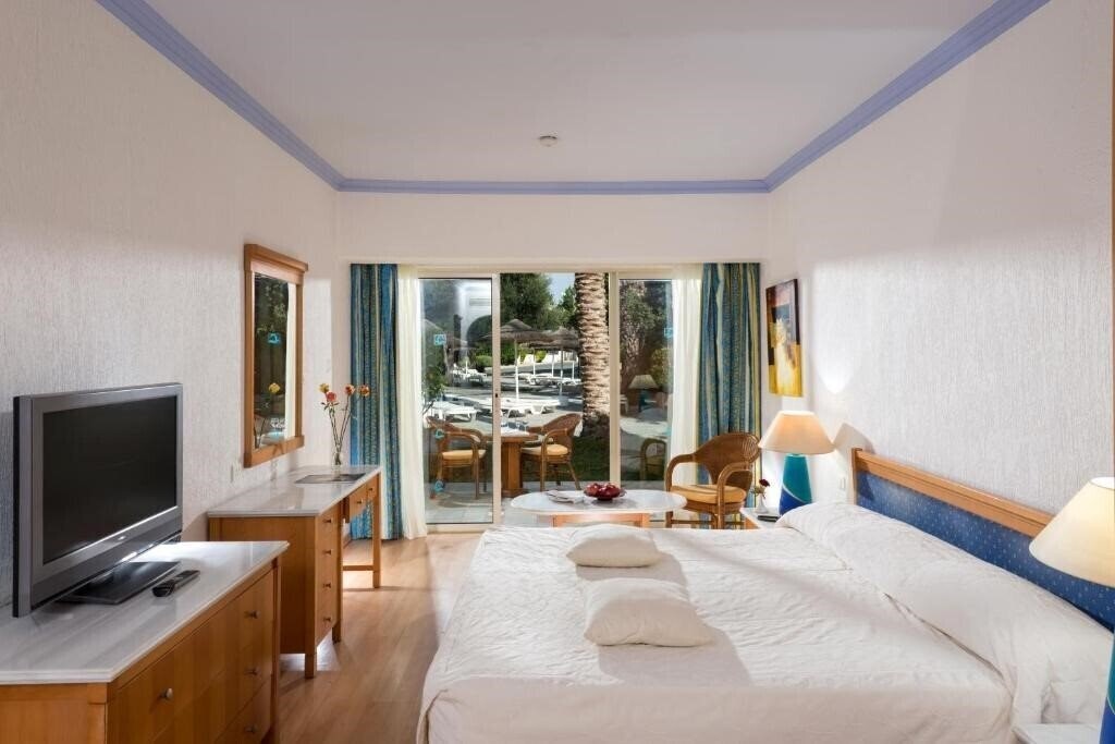Фотография Resitour - Paphos Gardens 3*