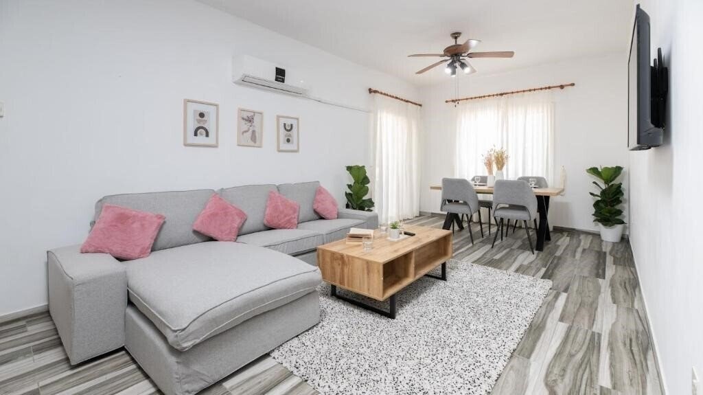 Готель Beautiful Apartment in Harbour Paphos, Central & Close to Beach 3*