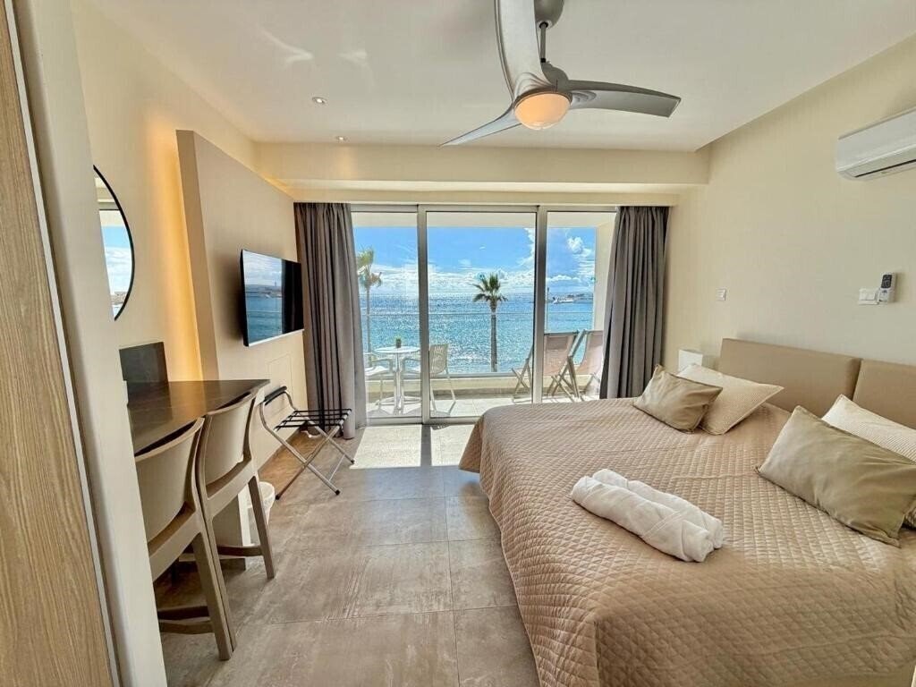 Фото Harbour Lights Studio Apartments 3*
