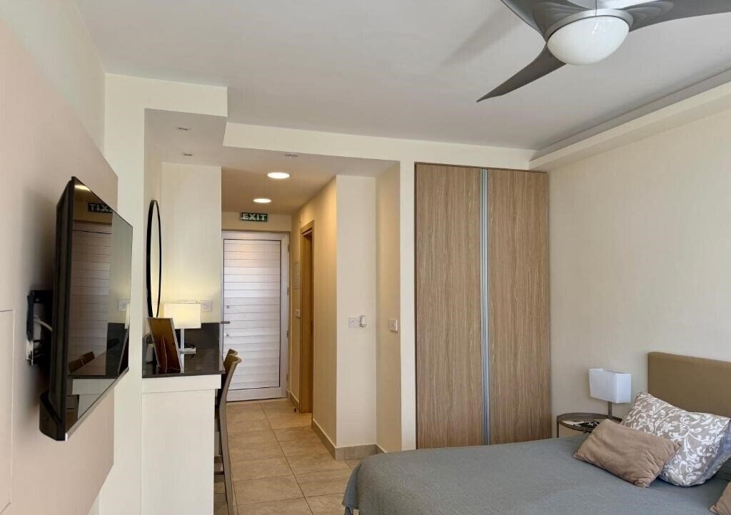 Фотография Harbour Lights Studio Apartments 3*