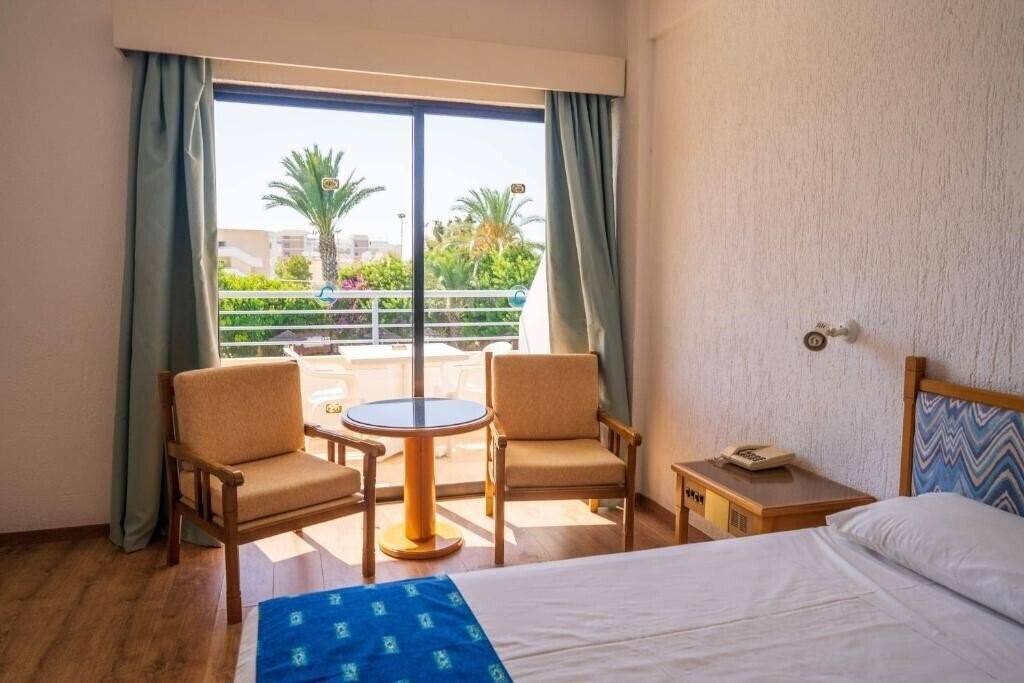 Фото Paphos Gardens Holiday Resort 3*