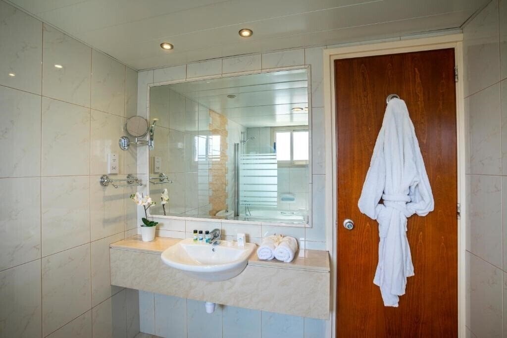 Фото Aquamare Beach Hotel & SPA 4*