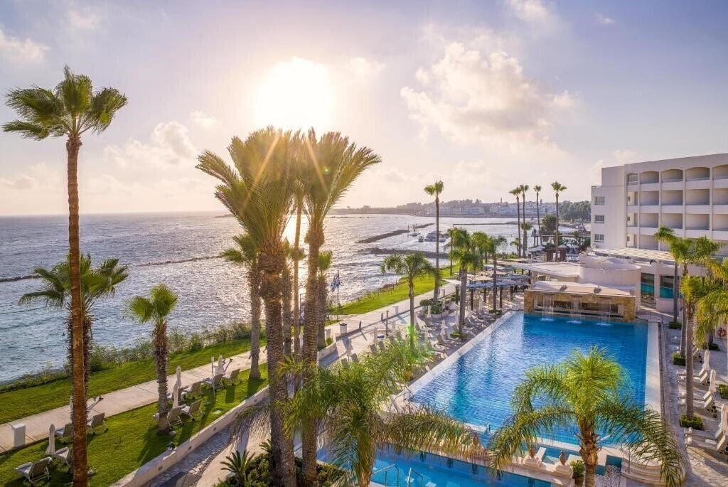 Готель Alexander The Great Beach Hotel 4*