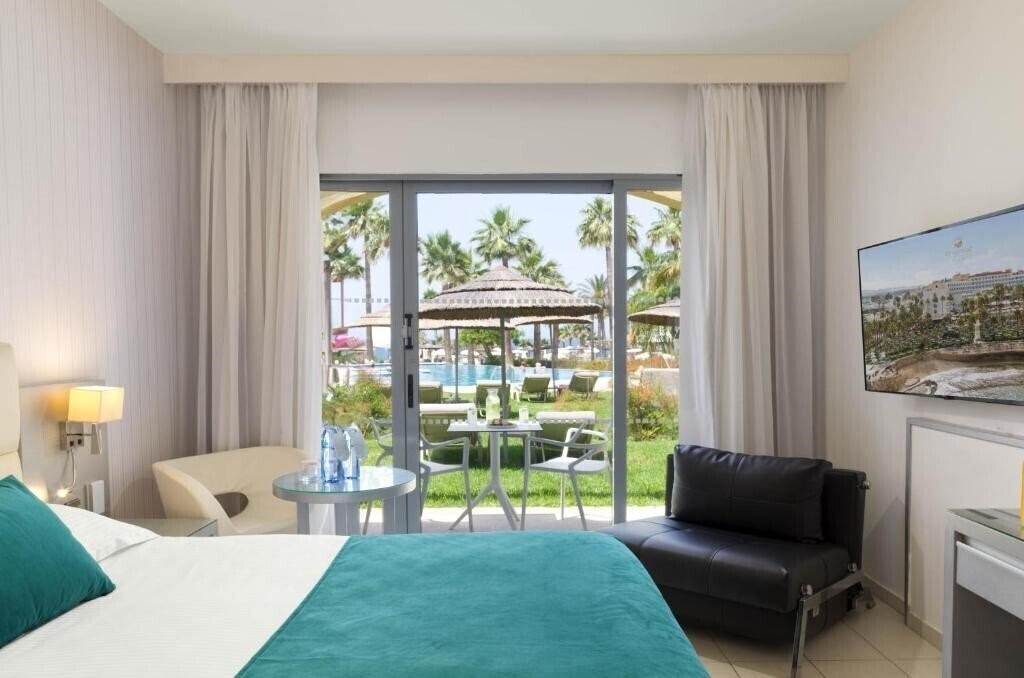 Фото St. George Beach Hotel & SPA Resort 4*