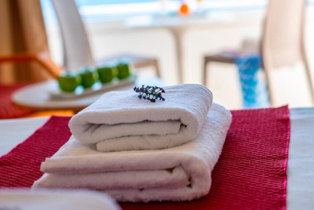 Изображение Queens Bay 3*