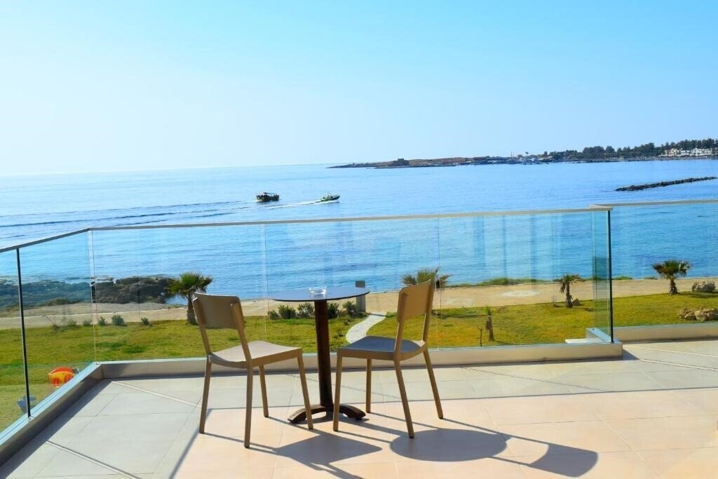 Отель Amphora Hotel & Suites 4*