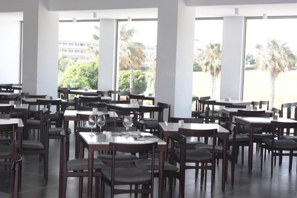 Изображение Amphora Hotel & Suites 4*