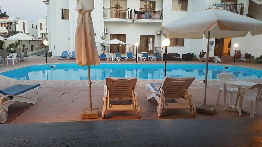 Готель Alkionest Hotel Apts апартаменты