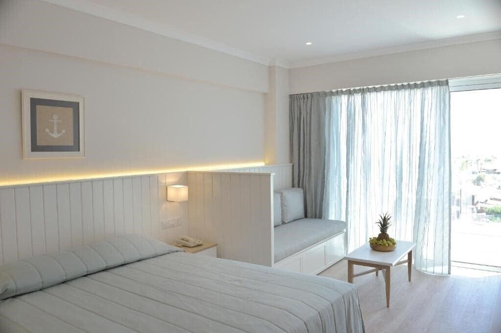Готель Sunrise Gardens 3*