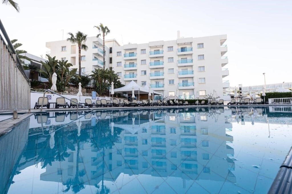 Готель Trizas Hotel Aparts 3*