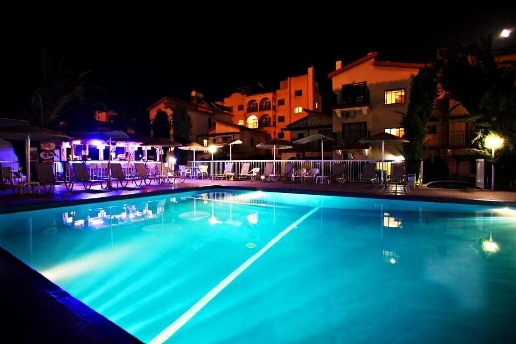 Готель Windmills Hotel Apartments 4*