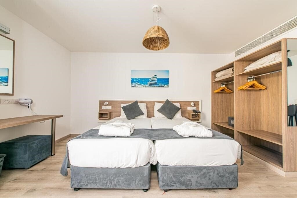 Фото Golden Star Beach Hotel 3*