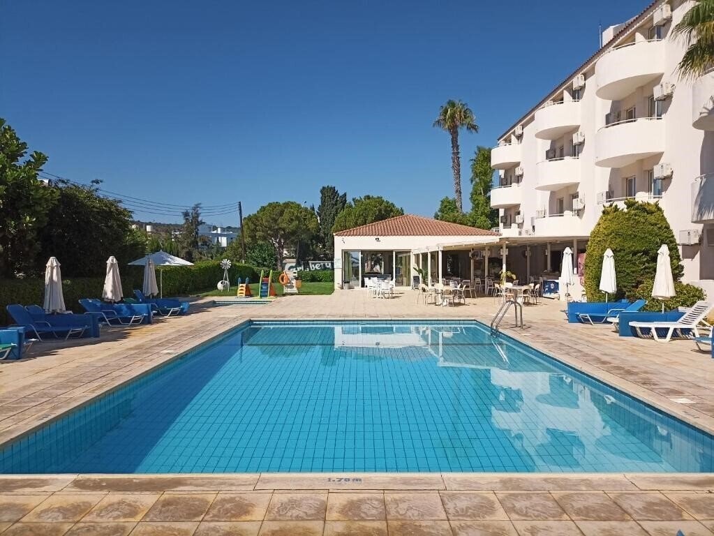 Фотографія Mandalena Hotel Apartments 3*